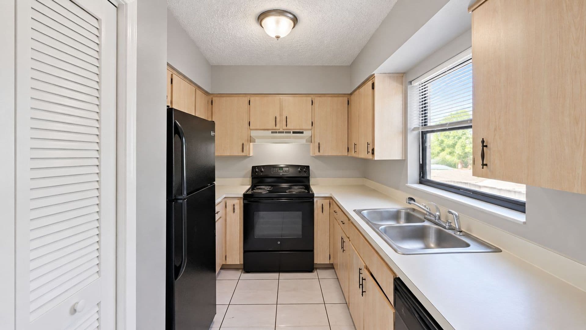 Spring Hill Apartment: 10352-10358 Hemlock St.