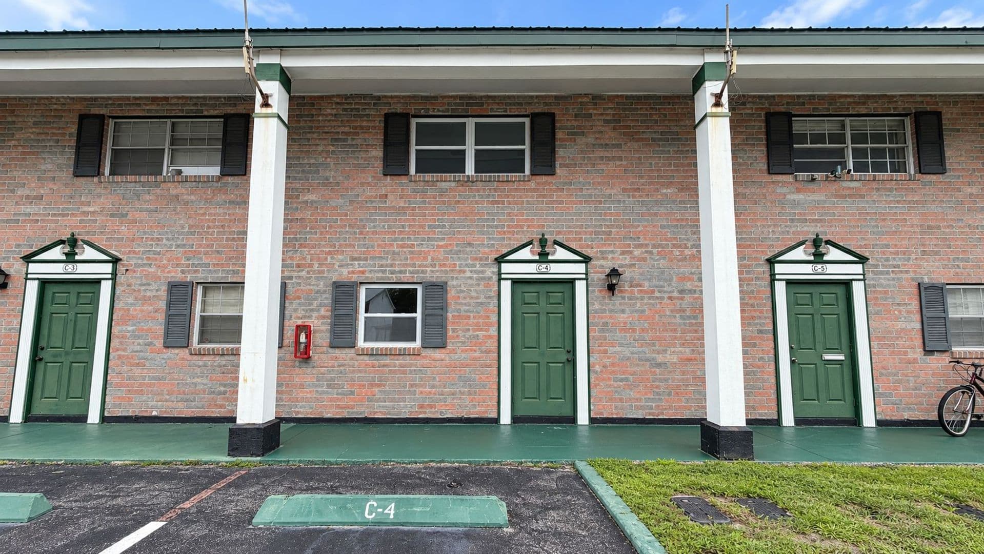 Melbourne Apartment: 2901 Albemarle St. C-4