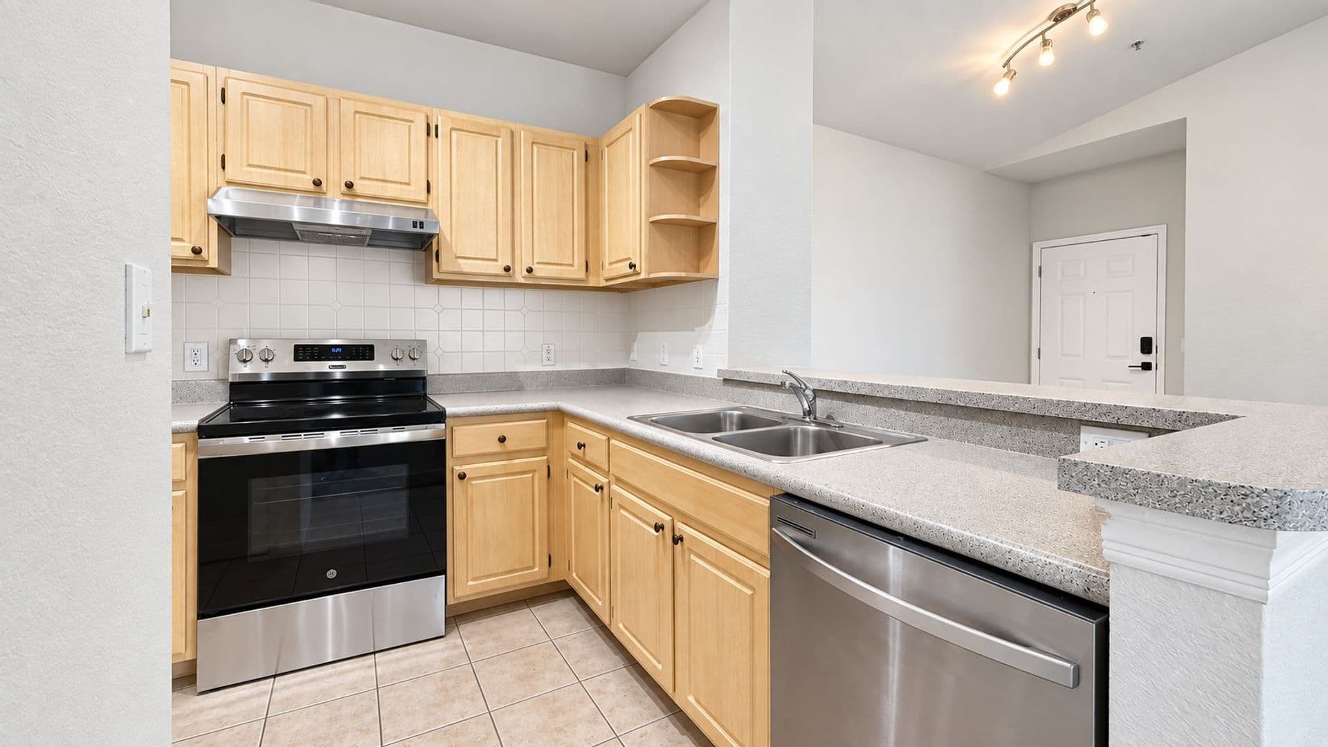 Maitland Condo: 1150 Lake Shadow Cir. #3304