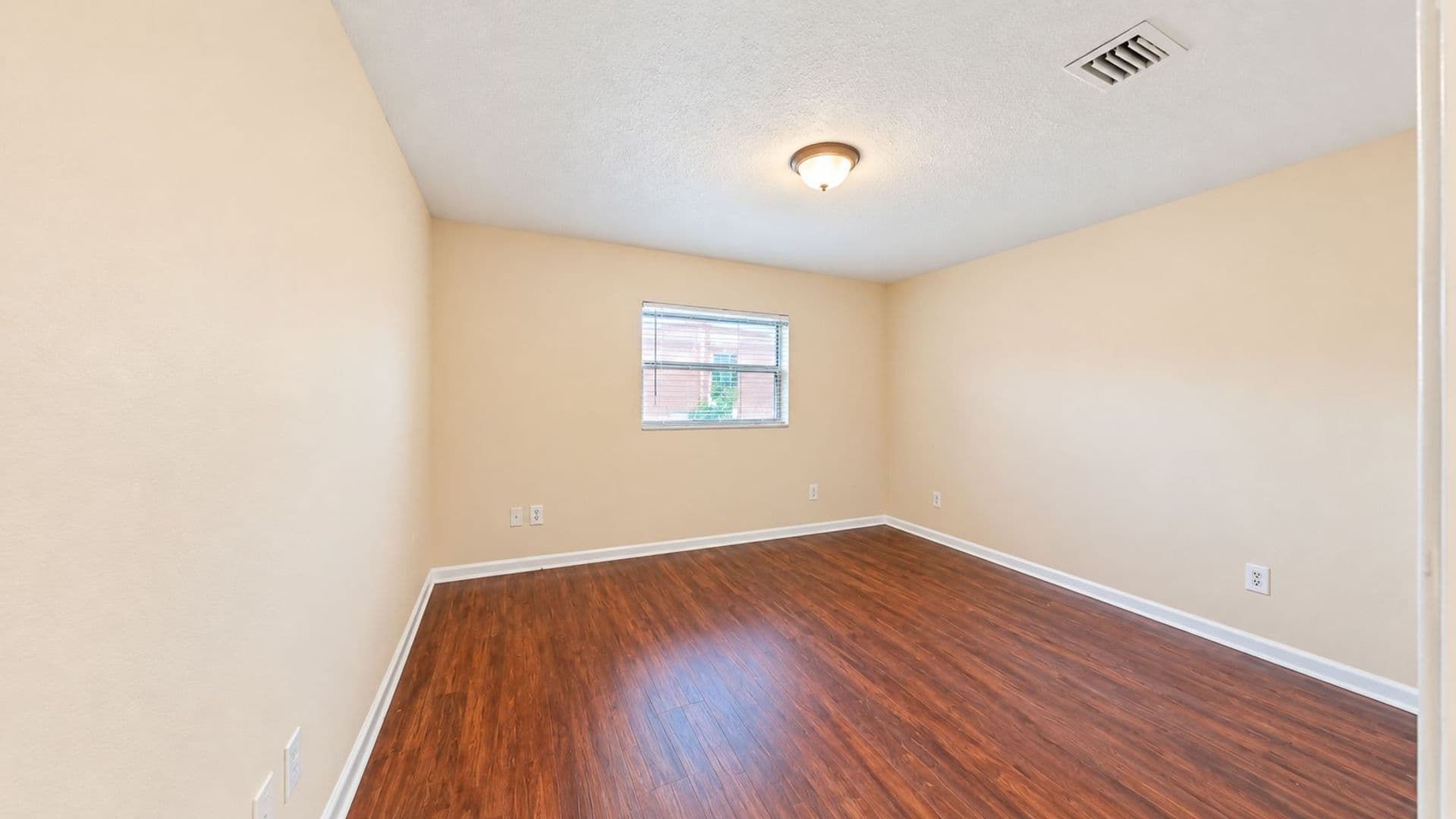 Tampa Apartment: 1017 E Seneca Ave.