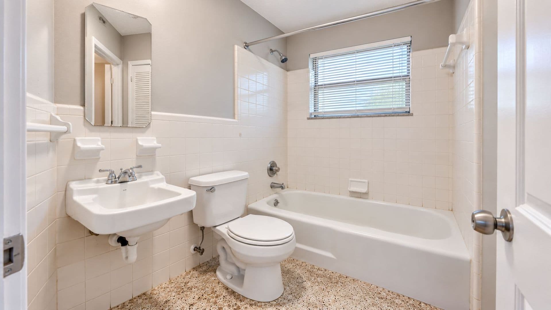 Fort Pierce Apartment: 2013-2019 Hugo Rd.