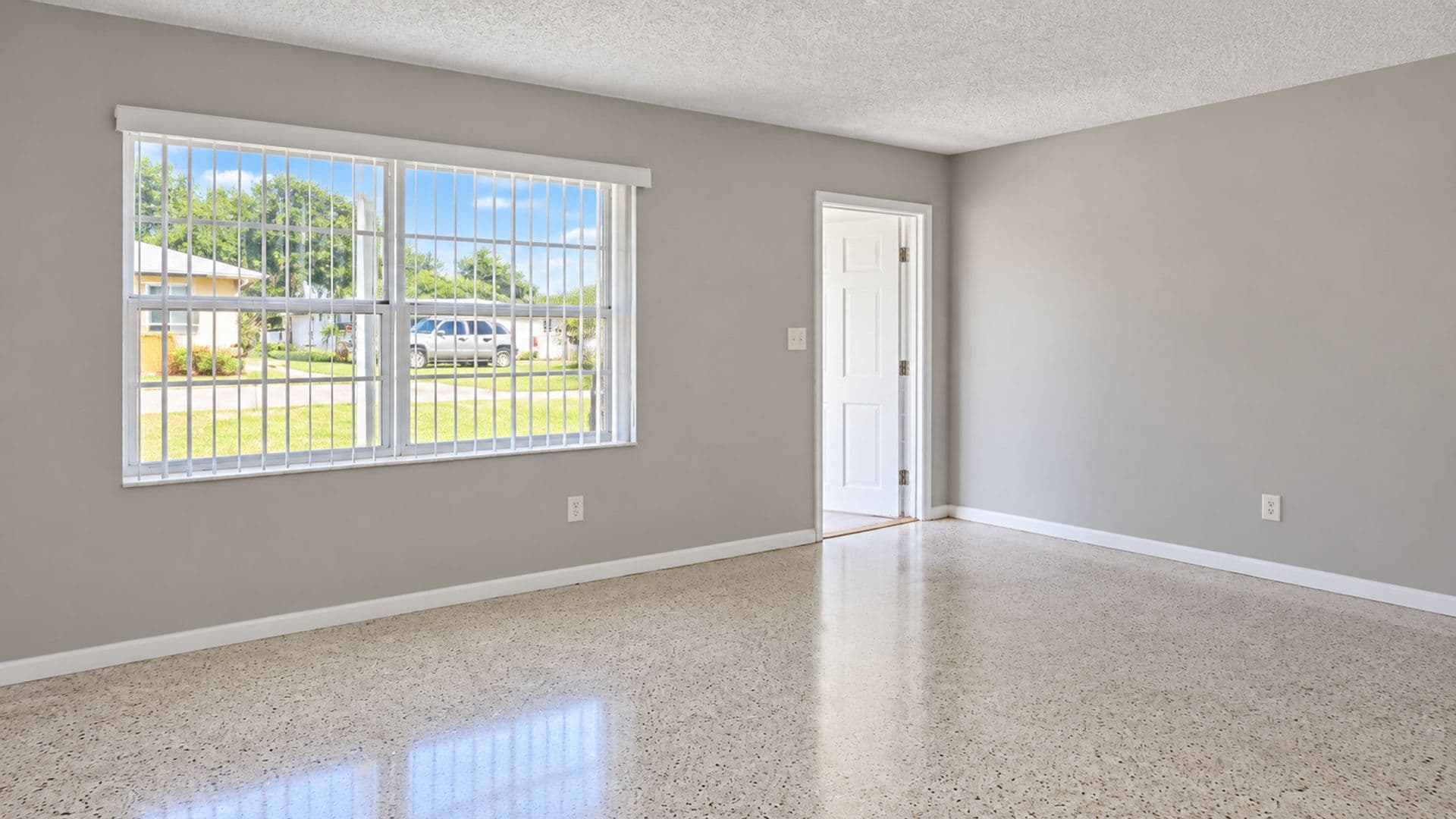 Fort Pierce Apartment: 2013-2019 Hugo Rd.