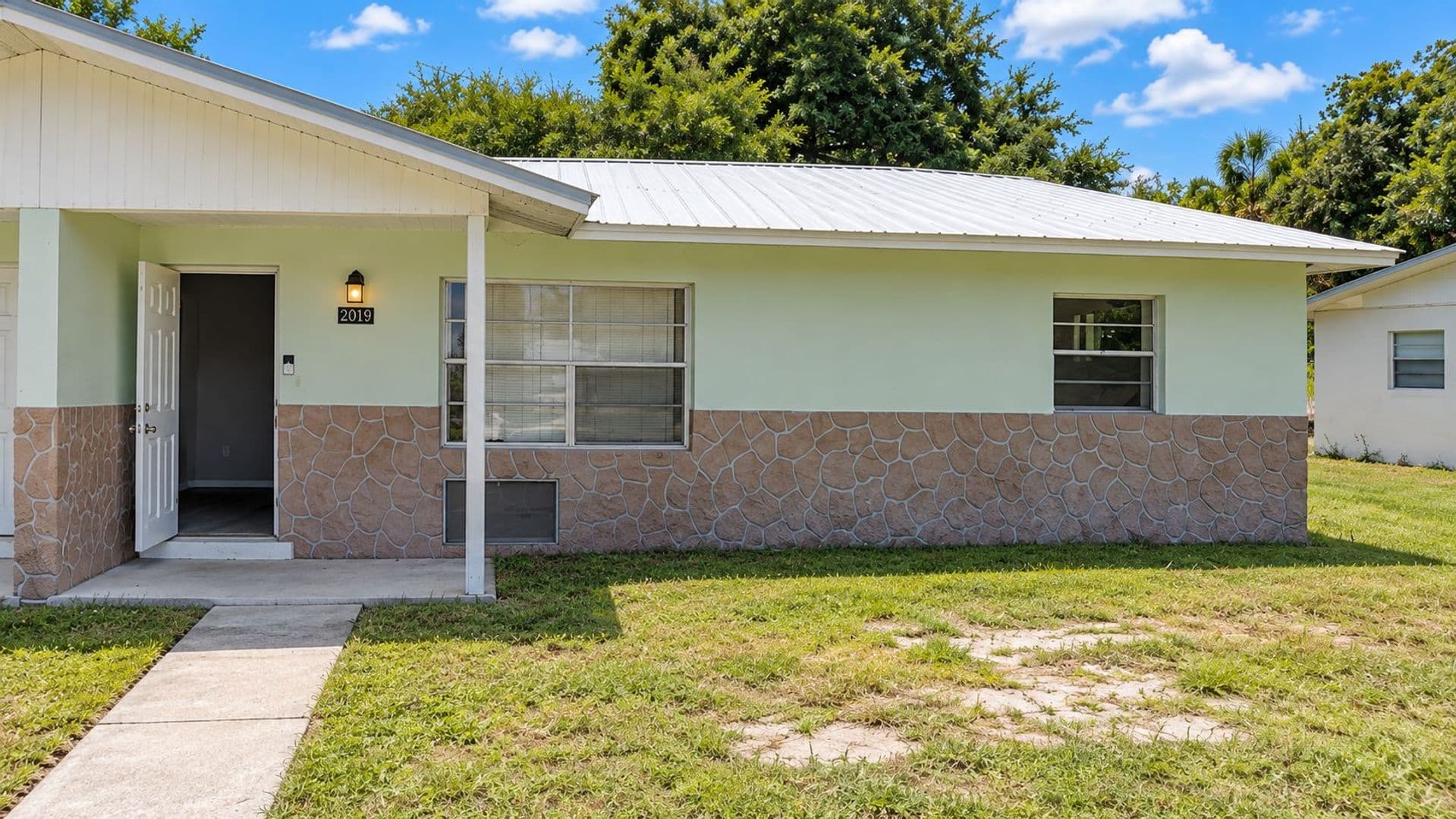 Fort Pierce Apartment: 2013-2019 Hugo Rd.