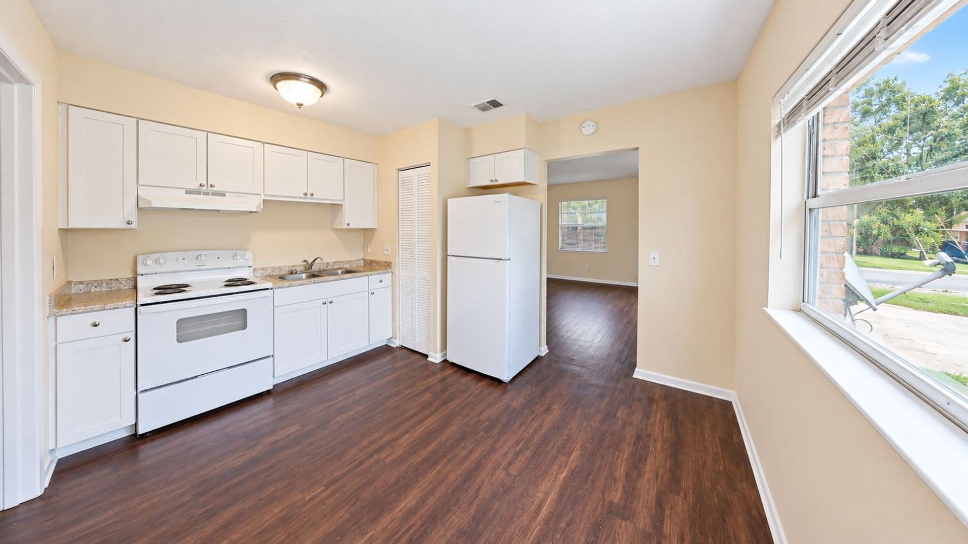 Tampa Apartment: 1017 E Seneca Ave.