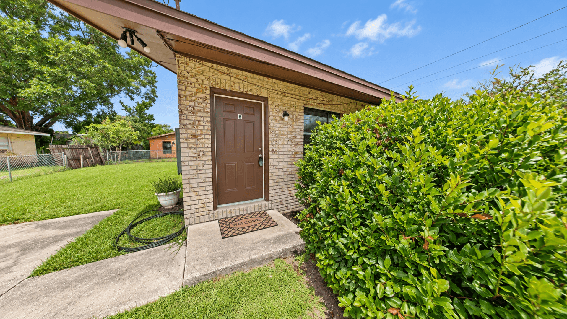 Tampa Apartment: 1017 E Seneca Ave.