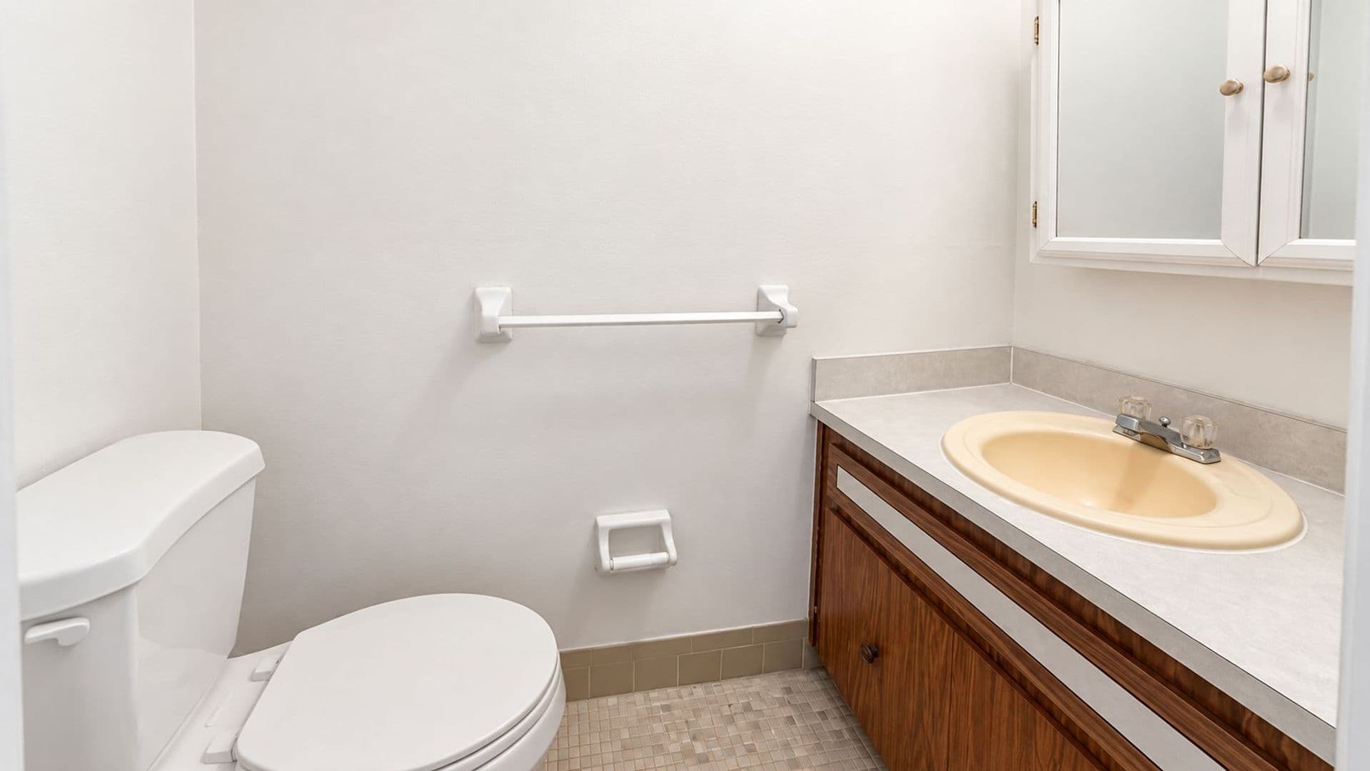 Melbourne Apartment: 2901 Albemarle St. C-4