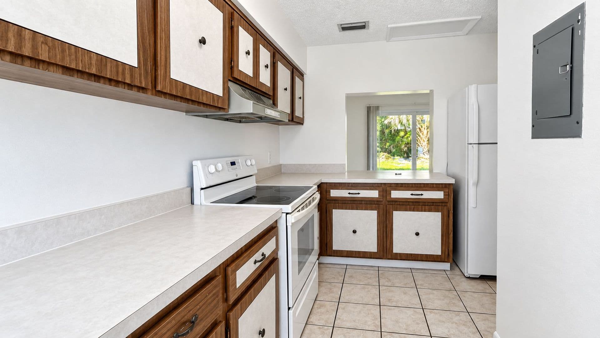 Melbourne Apartment: 2901 Albemarle St. C-4