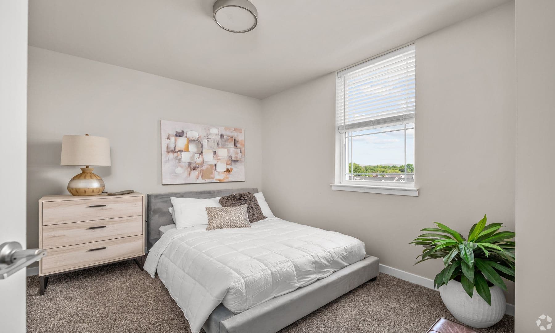 Carlisle Apartment: 5 Northside Village Lane