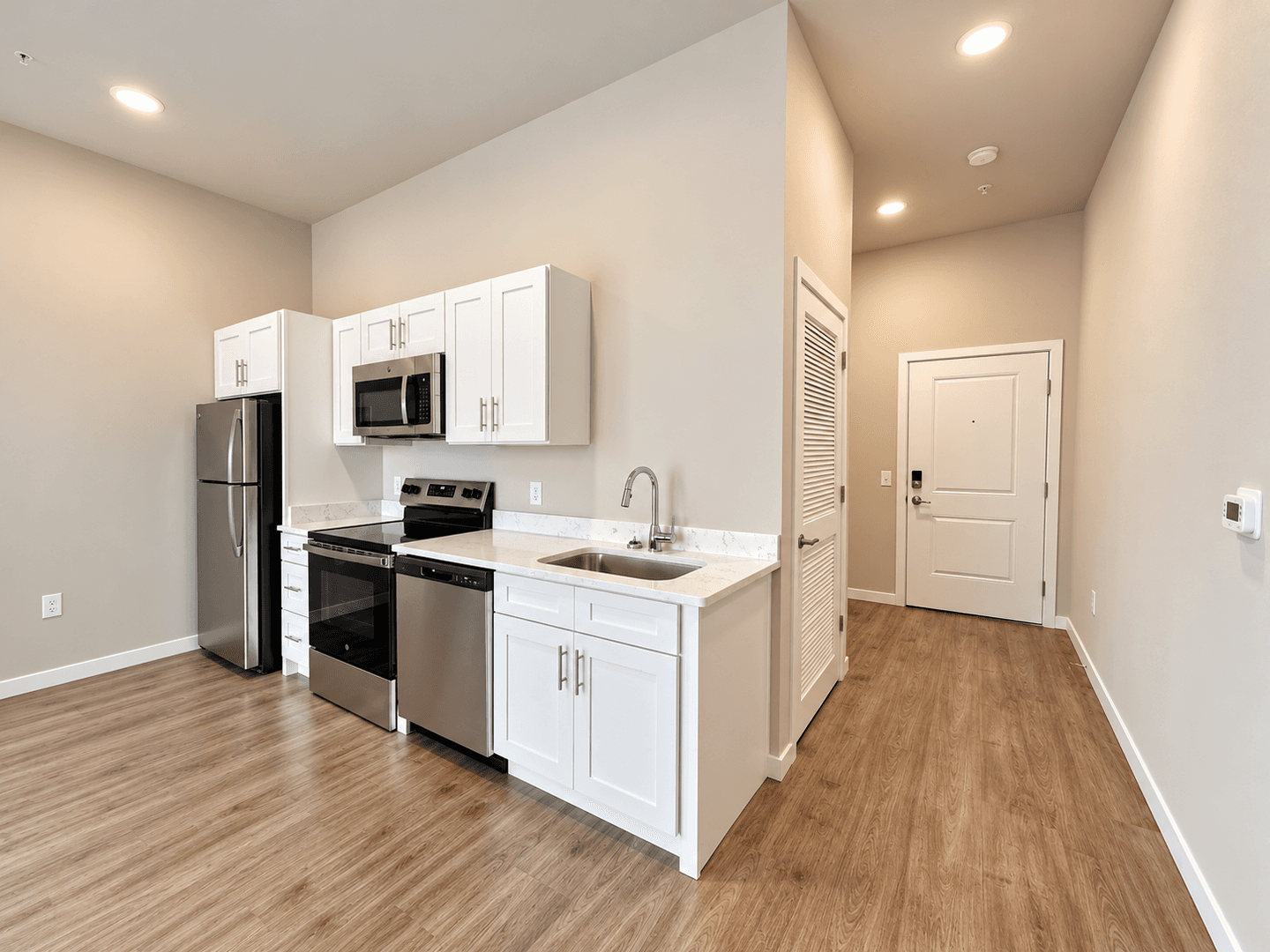 York Apartment: 212 N Beaver Street
