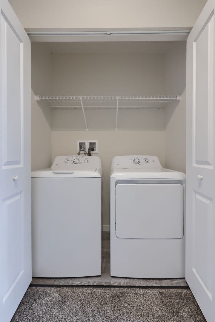 Carlisle Apartment: 5 Northside Village Lane