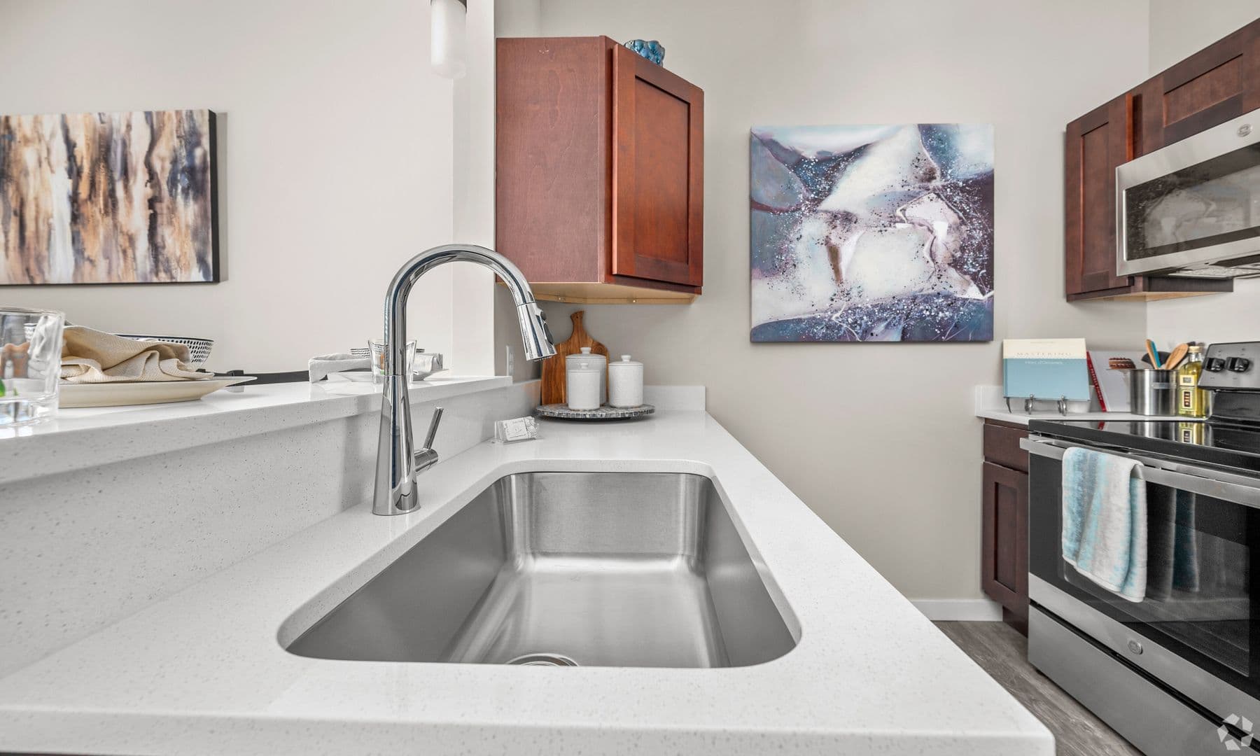 Carlisle Apartment: 5 Northside Village Lane