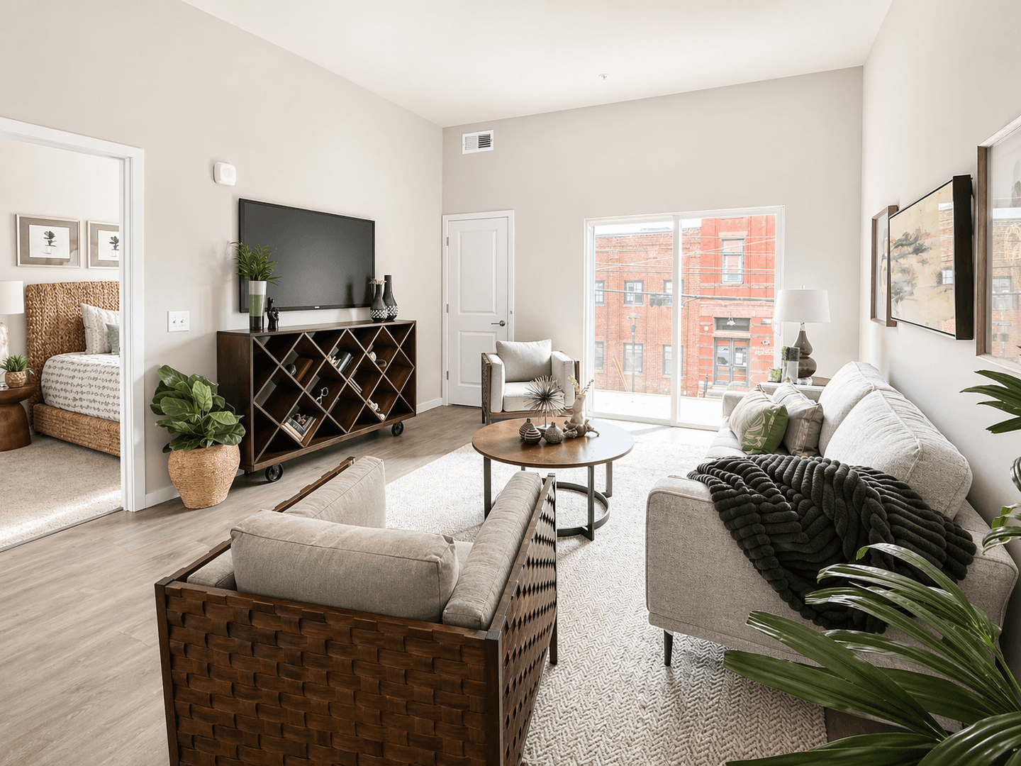 York Apartment: 212 N Beaver Street