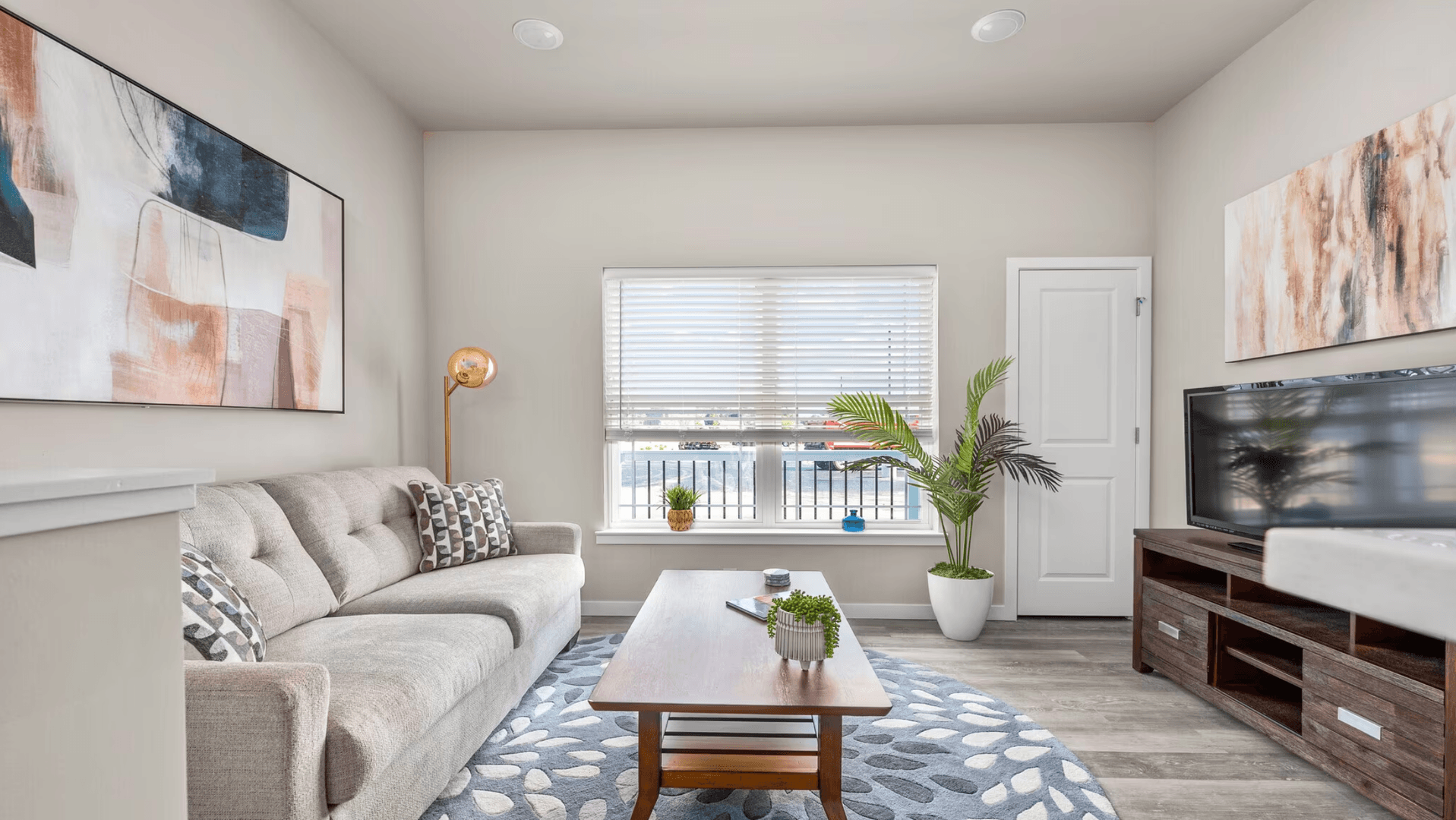 Carlisle Apartment: 5 Northside Village Lane