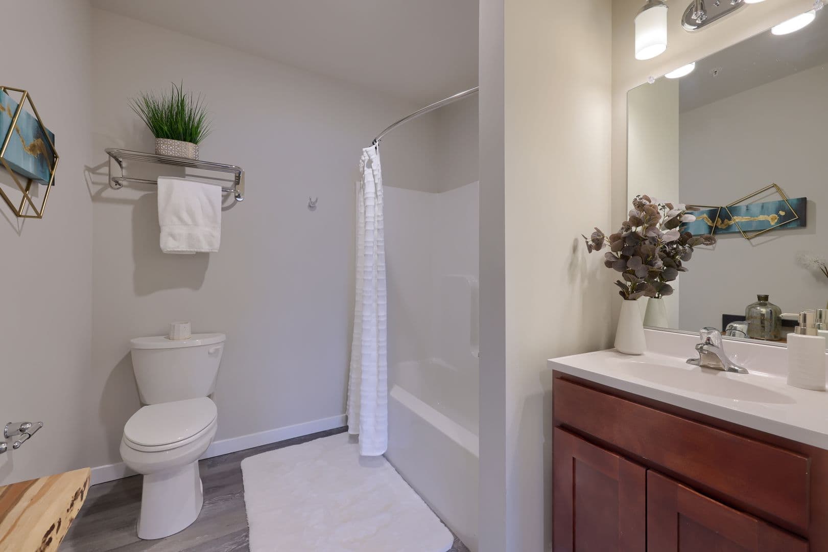 Carlisle Apartment: 5 Northside Village Lane