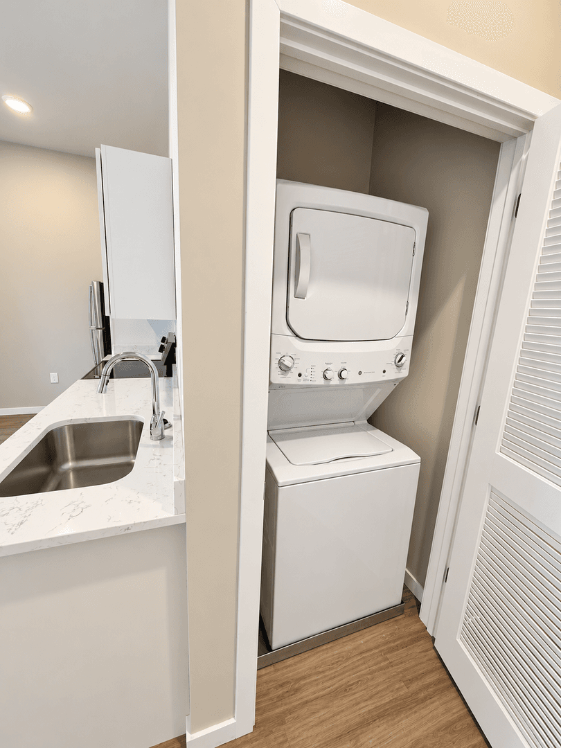 York Apartment: 212 N Beaver Street