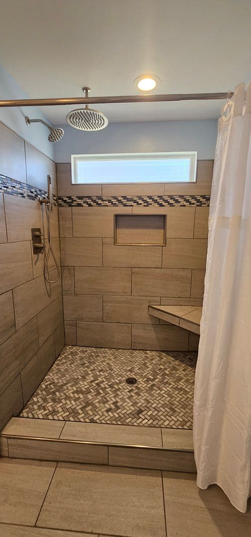Longs House: 1593 Langley Drive