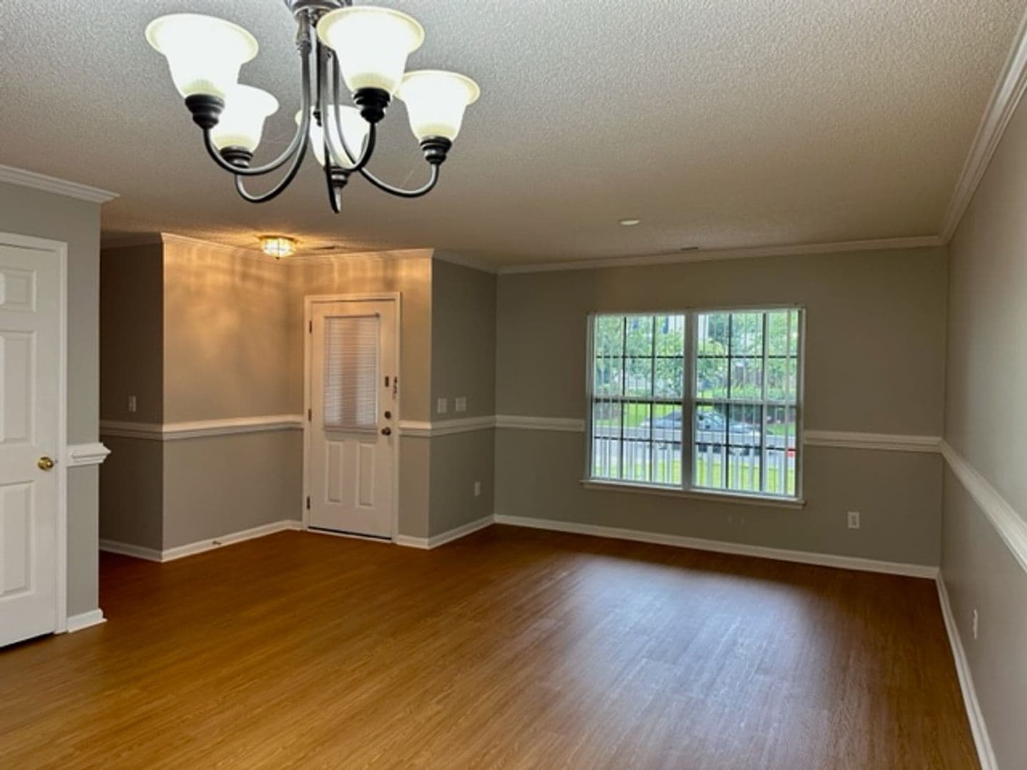 Summerville House: 5091 Ballantine Dr.