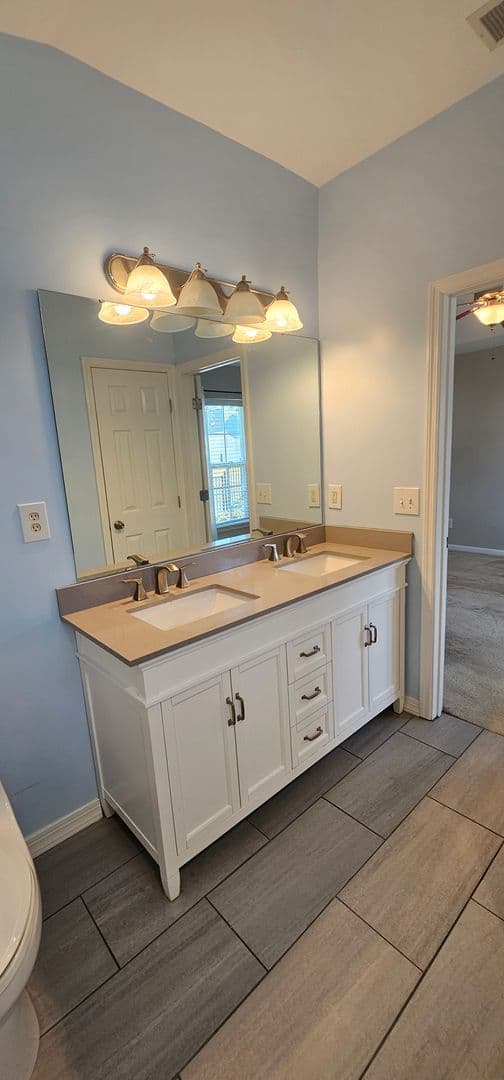 Longs House: 1593 Langley Drive