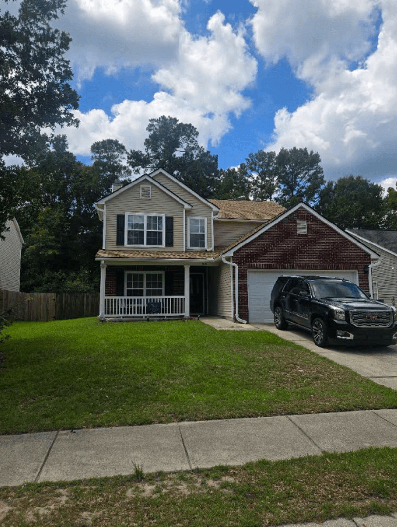 Summerville House: 5091 Ballantine Dr.