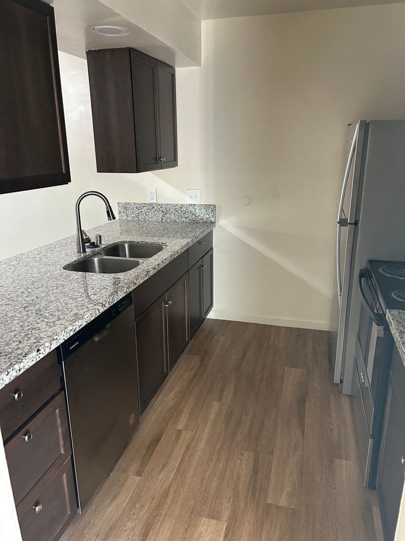 Bakersfield Apartment: 500 & 510 Taylor St.