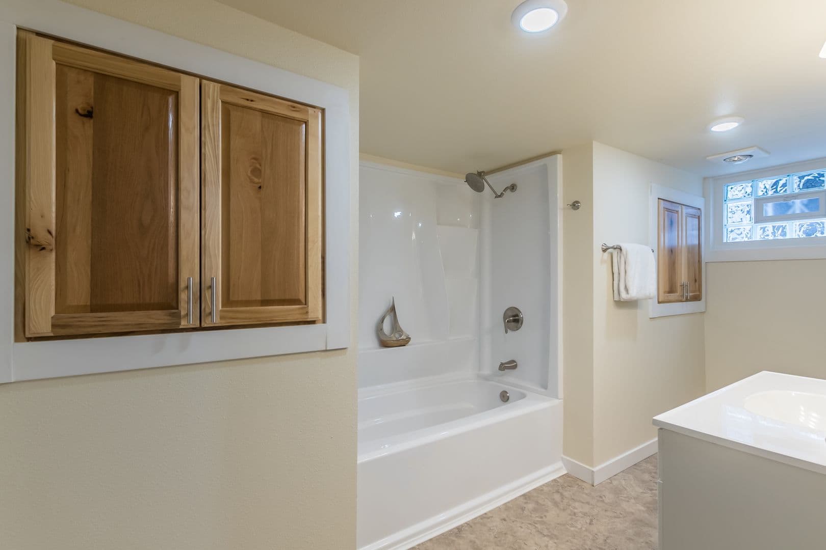 Tacoma Apartment: 3737 Tacoma Ave S