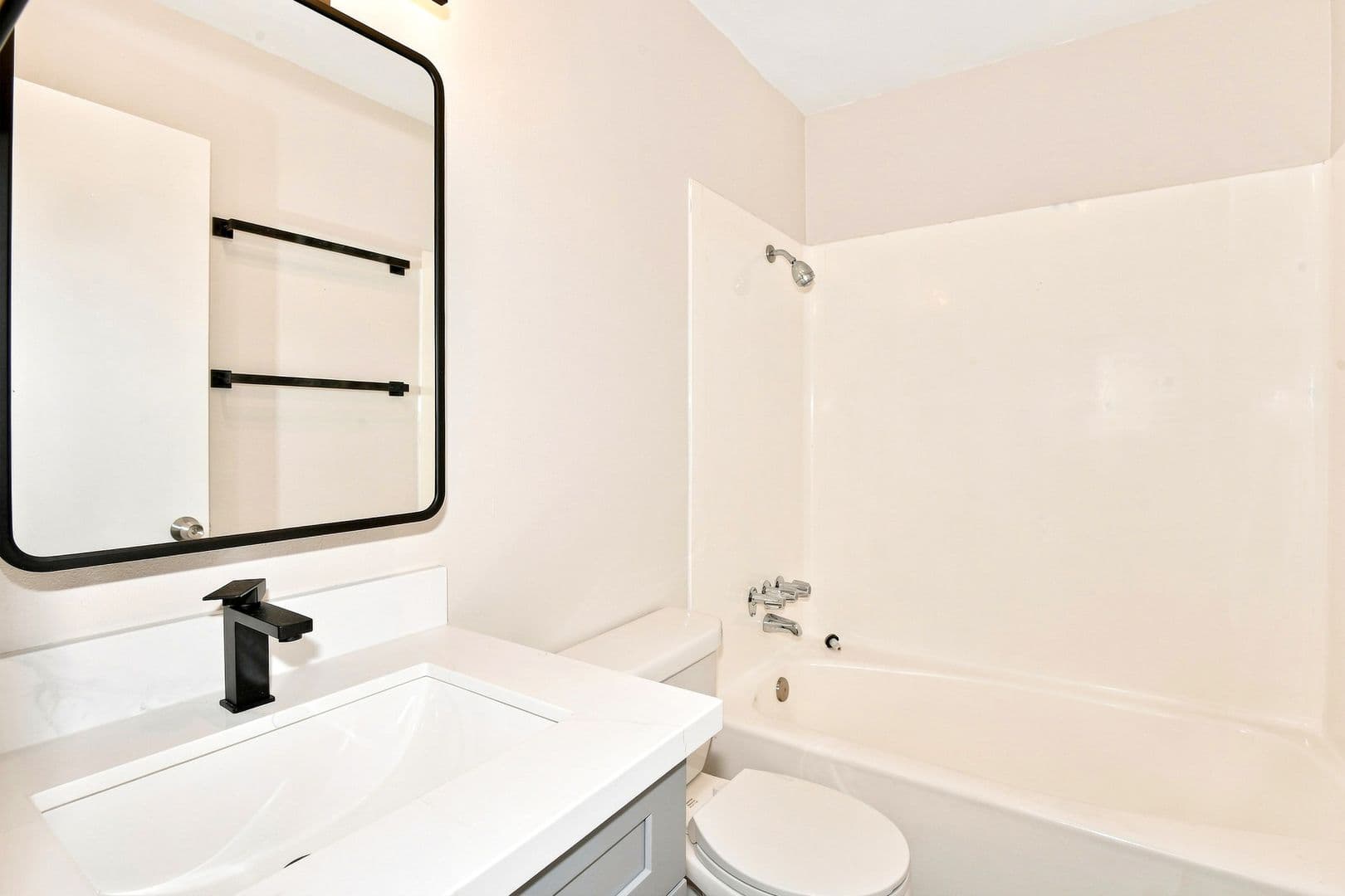 Tacoma Apartment: 1002 N J St - 7