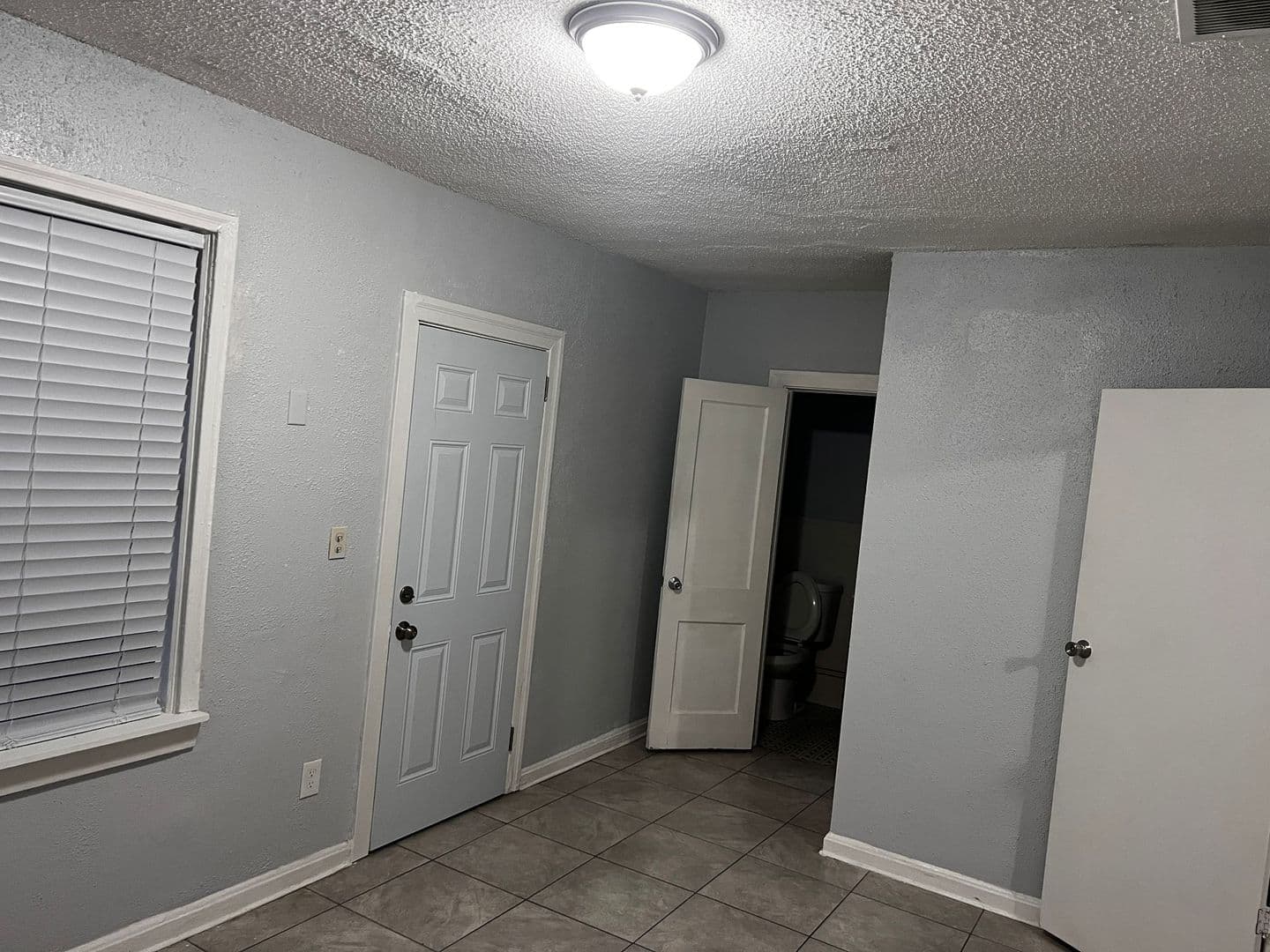 Jacksonville Apartment: 6701 N Main St