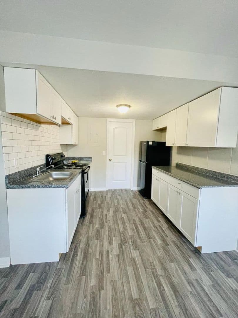 Jacksonville Apartment: 5824 Justina Ct & 3273 Justina Rd-4