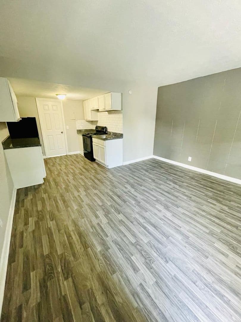 Jacksonville Apartment: 5824 Justina Ct & 3273 Justina Rd-4