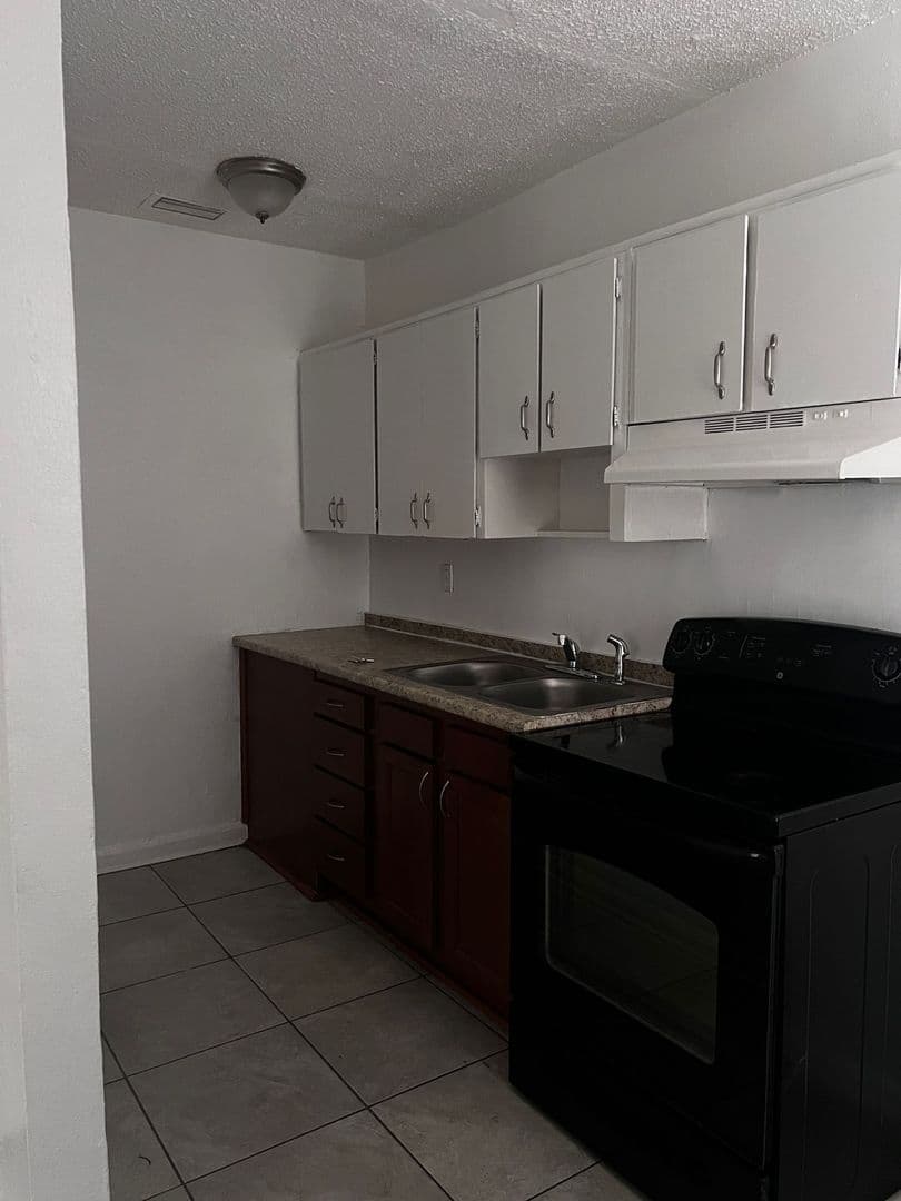 Jacksonville Apartment: 6701 N Main St