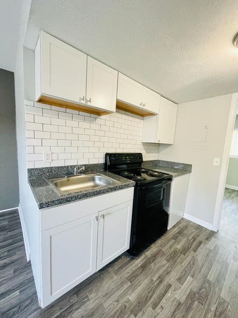 Jacksonville Apartment: 5824 Justina Ct & 3273 Justina Rd-4