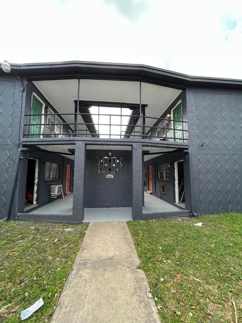 Jacksonville Apartment: 5824 Justina Ct & 3273 Justina Rd-4