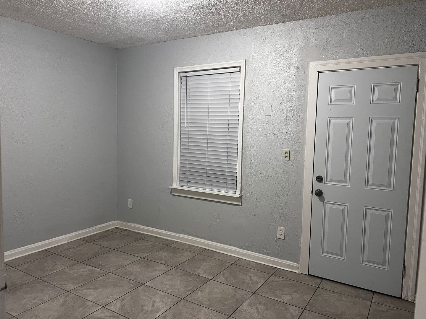 Jacksonville Apartment: 6701 N Main St