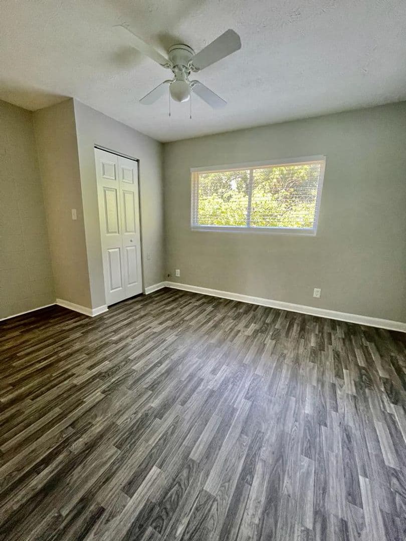 Jacksonville Apartment: 5824 Justina Ct & 3273 Justina Rd-4