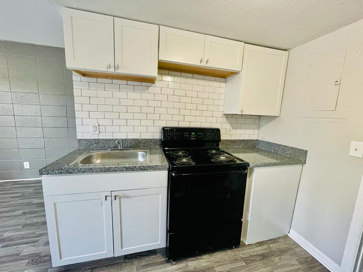 Jacksonville Apartment: 5824 Justina Ct & 3273 Justina Rd-4