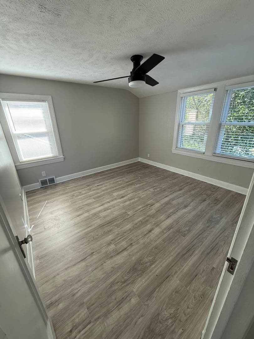 Hubbard Apartment: 210 5th Avenue