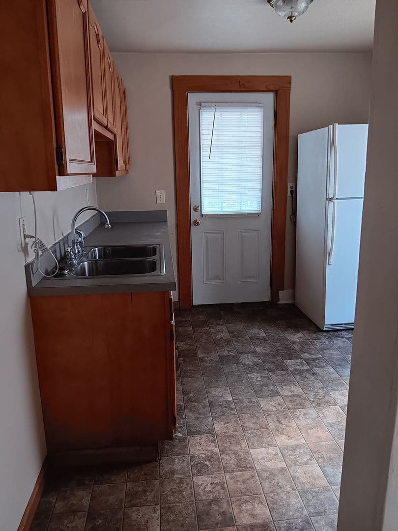 Cumberland Apartment: 816 Sylvan Ave