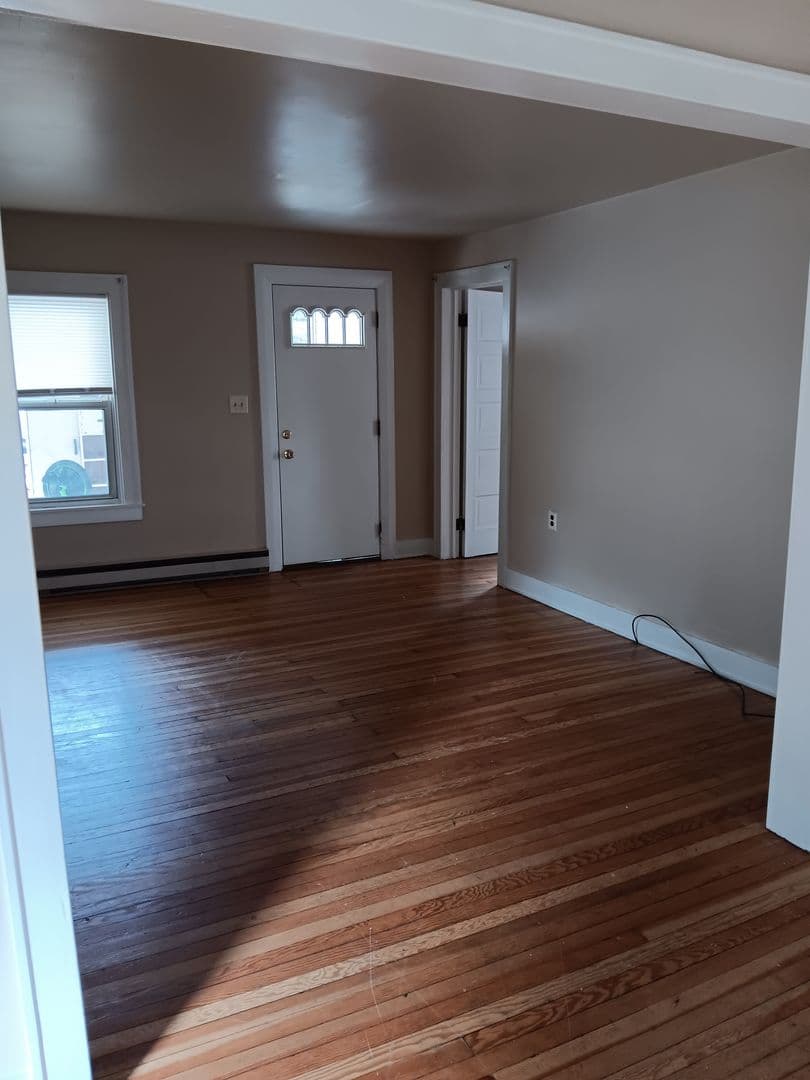 Cumberland Apartment: 816 Sylvan Ave