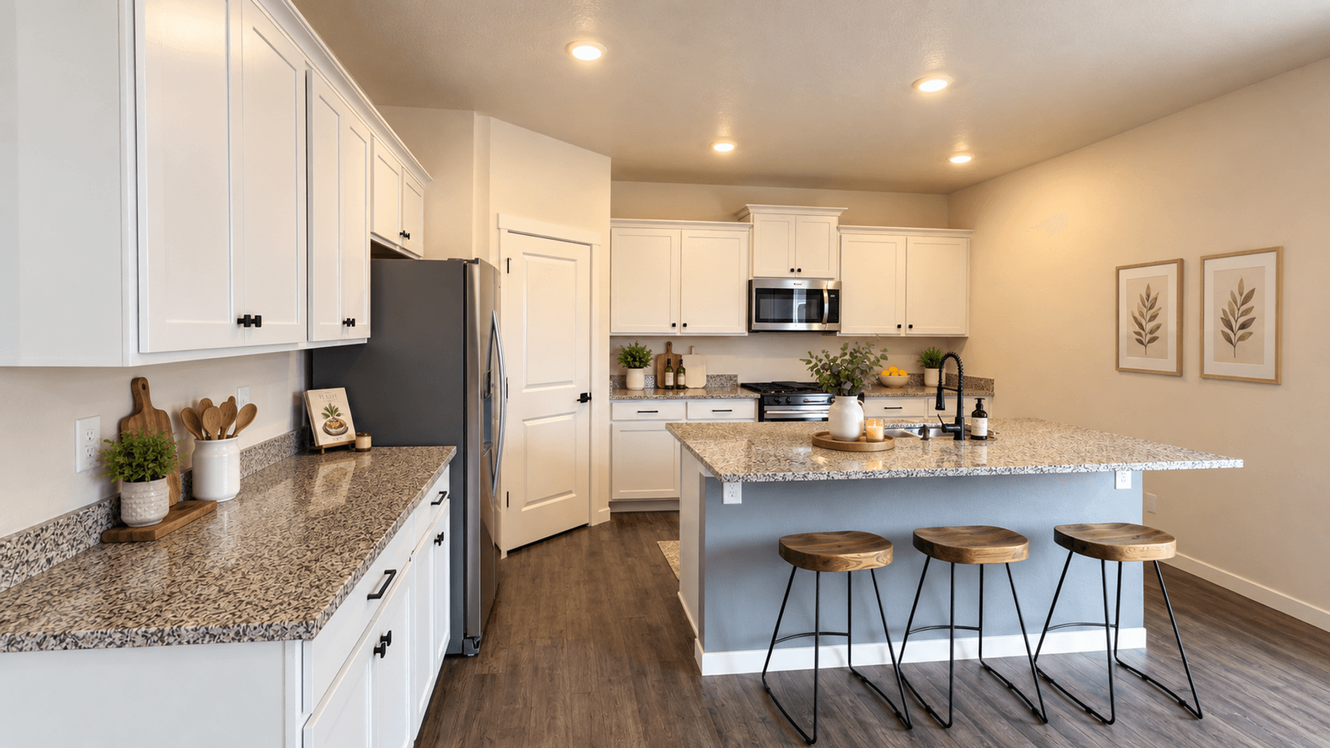 Wellington House: 6512 Coralbell St