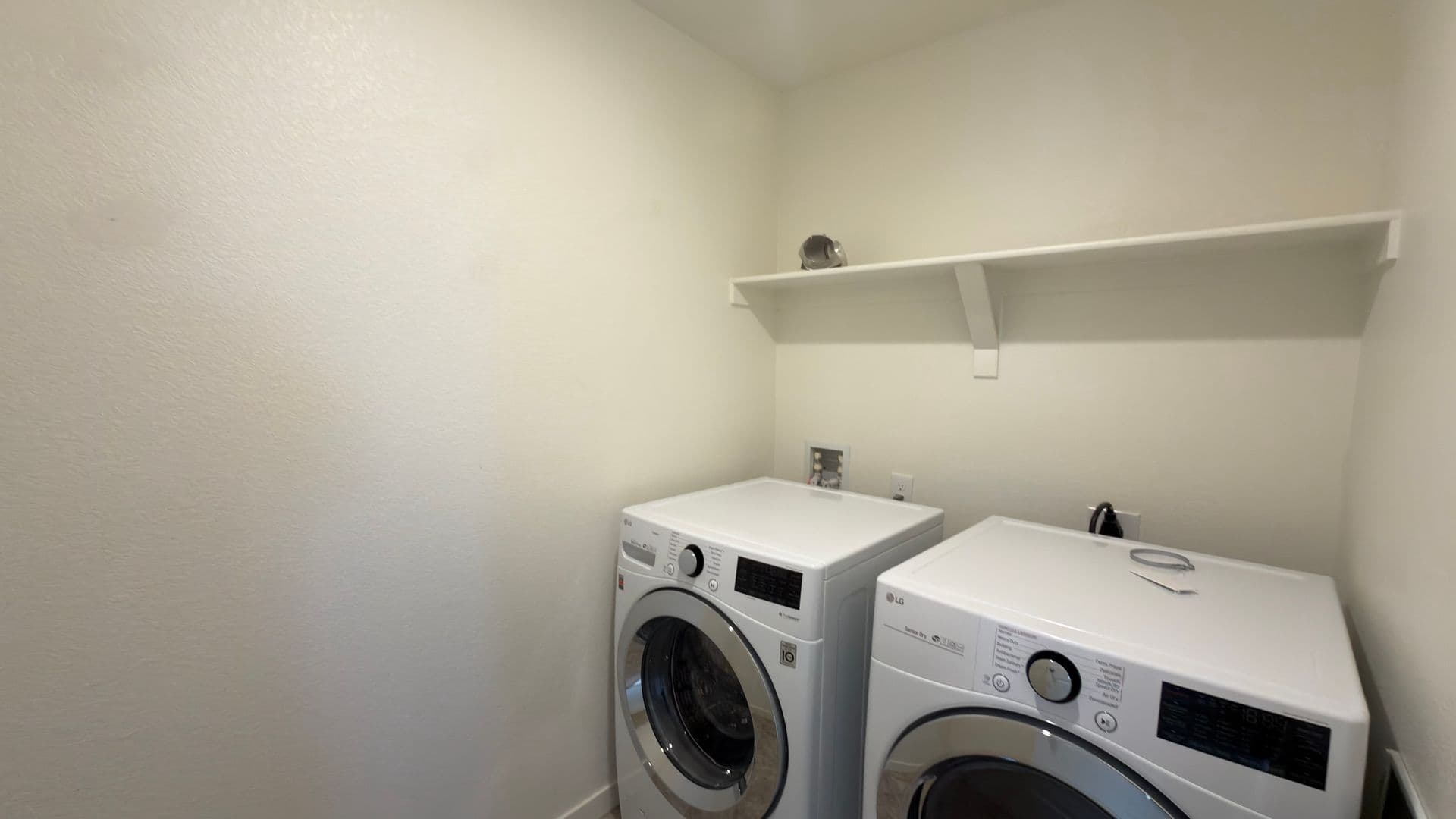 Wellington House: 6512 Coralbell St