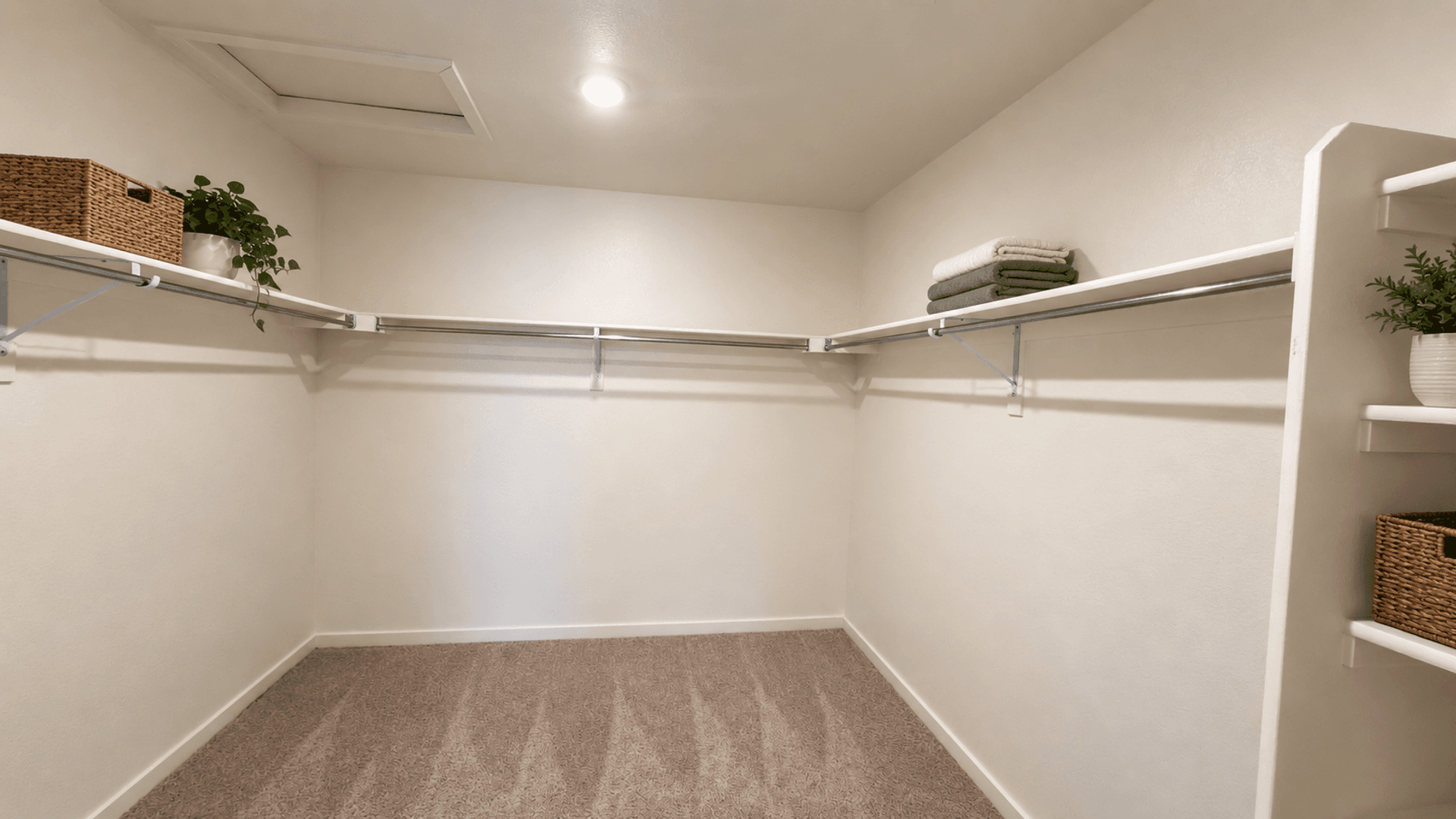 Wellington House: 6512 Coralbell St