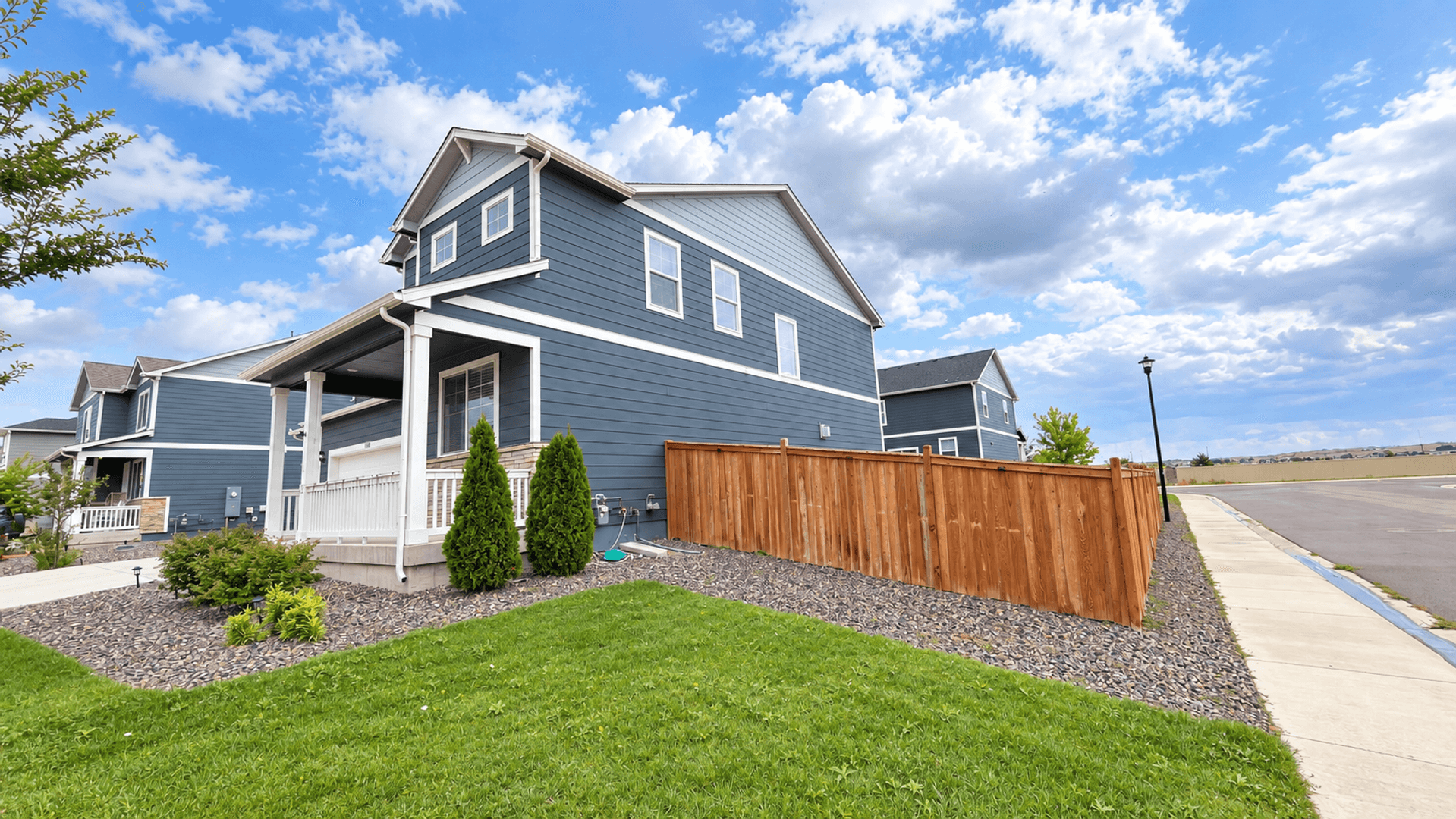 Wellington House: 6512 Coralbell St