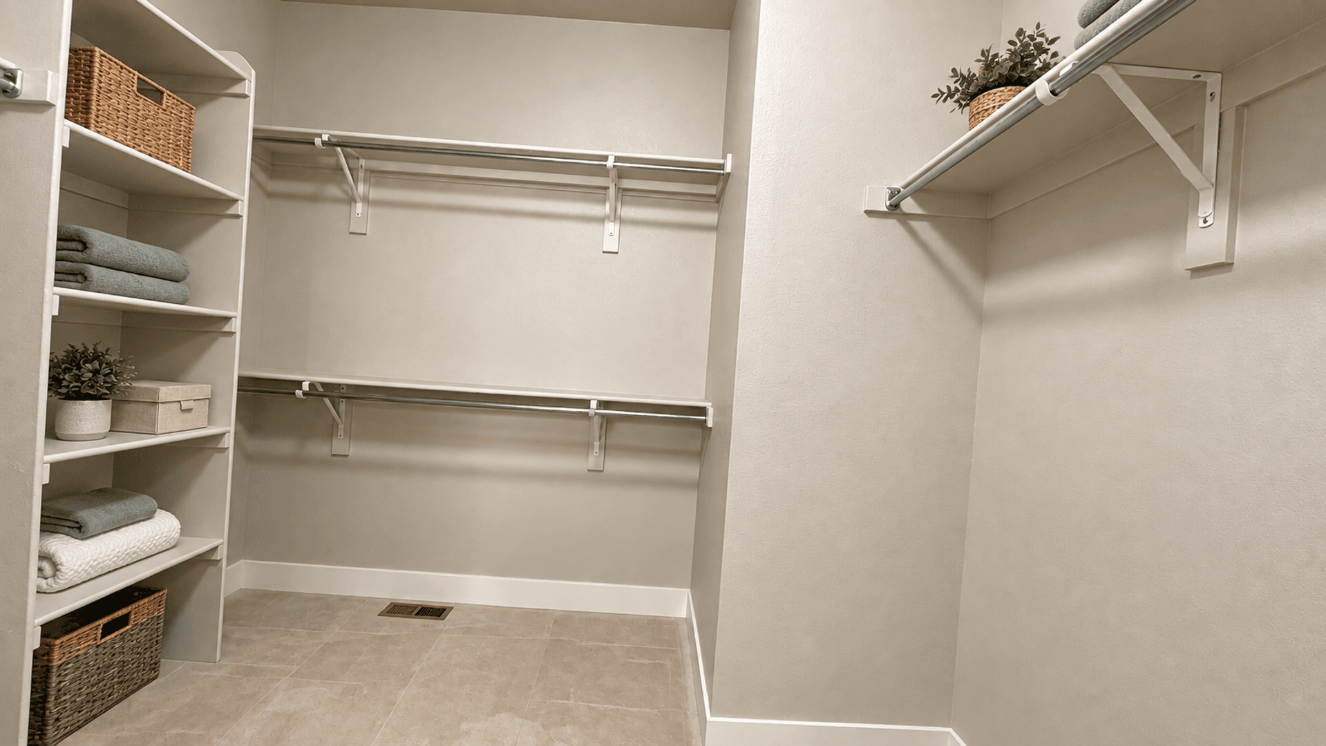 Windsor House: 6249 Vernazza Way #3