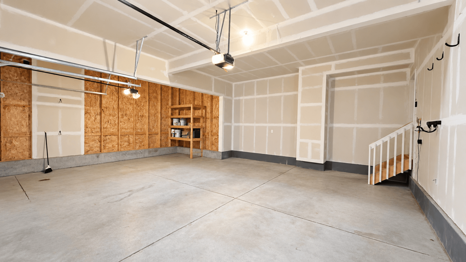 Wellington House: 6512 Coralbell St