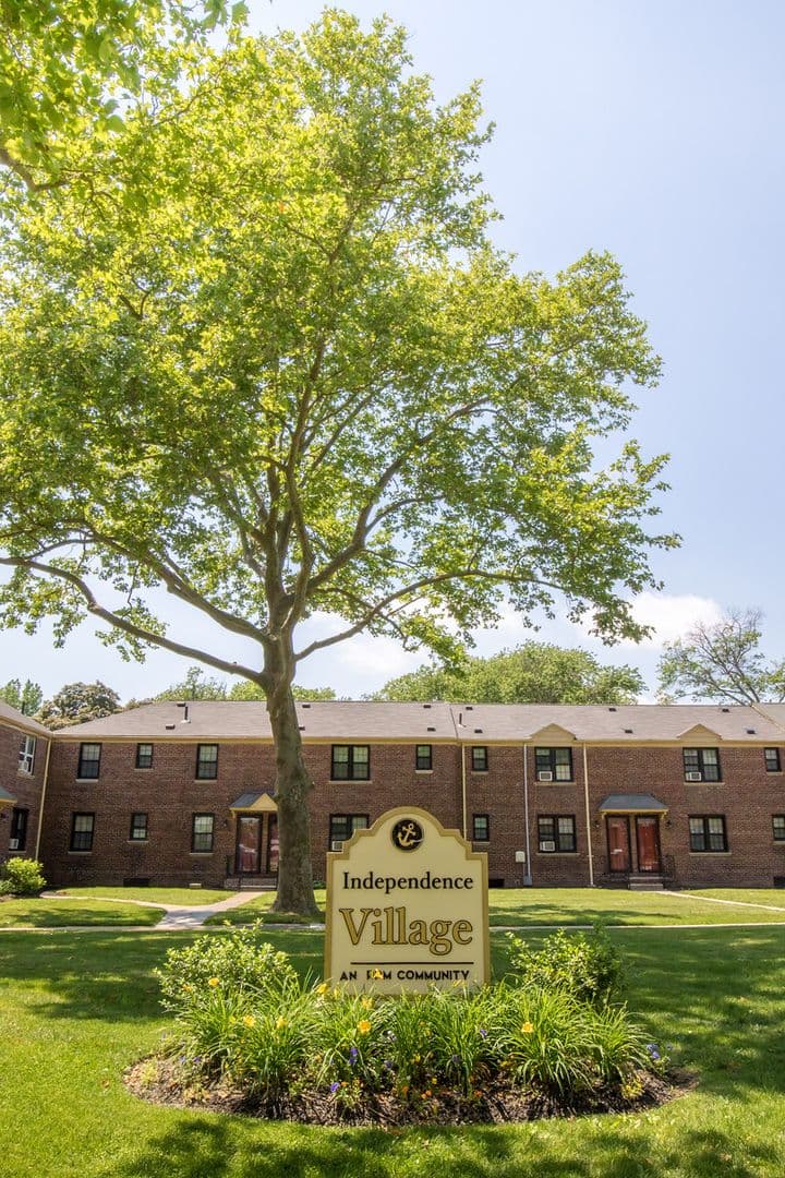 Camden Apartment: 3255 Crescent Drive