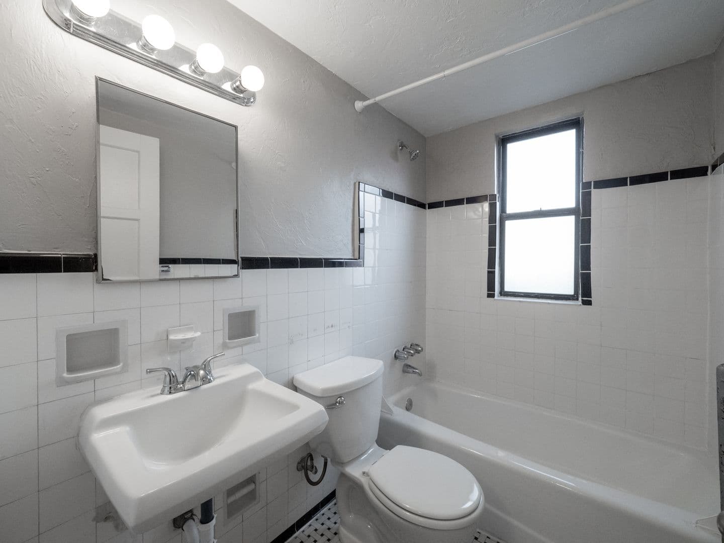 Edgewood Apartment: 131 Edgewood Avenue