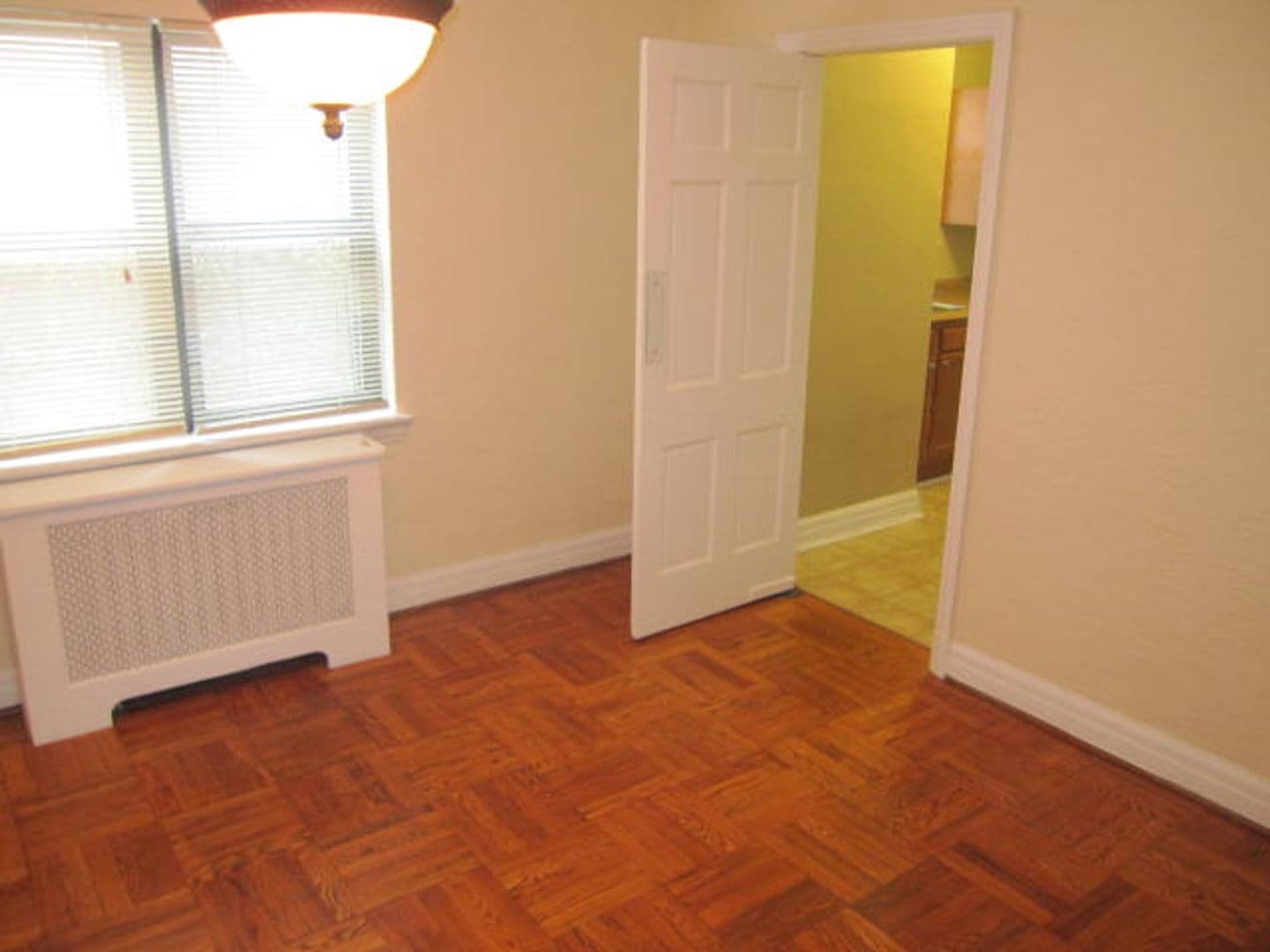 Mt. Lebanon Apartment: 125 Baywood Avenue