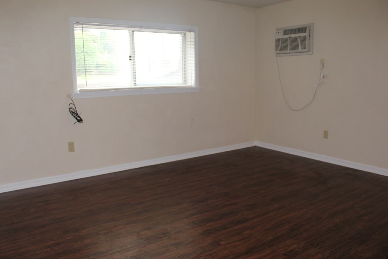 Edgewood Apartment: 111 Oakview Avenue