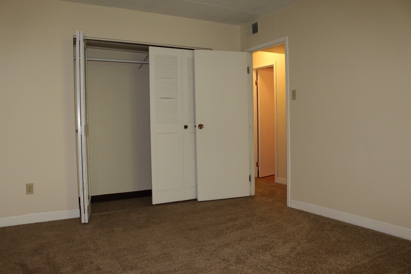 Swissvale Apartment: 2521 Milligan Way
