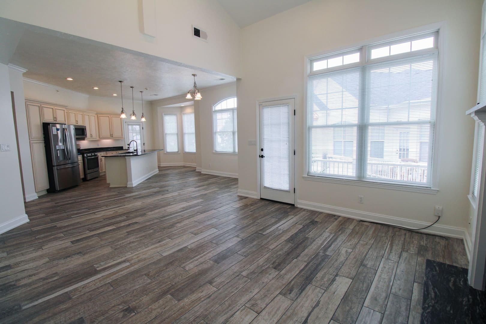 Mars Apartment: 1000 Adams Pointe Blvd.